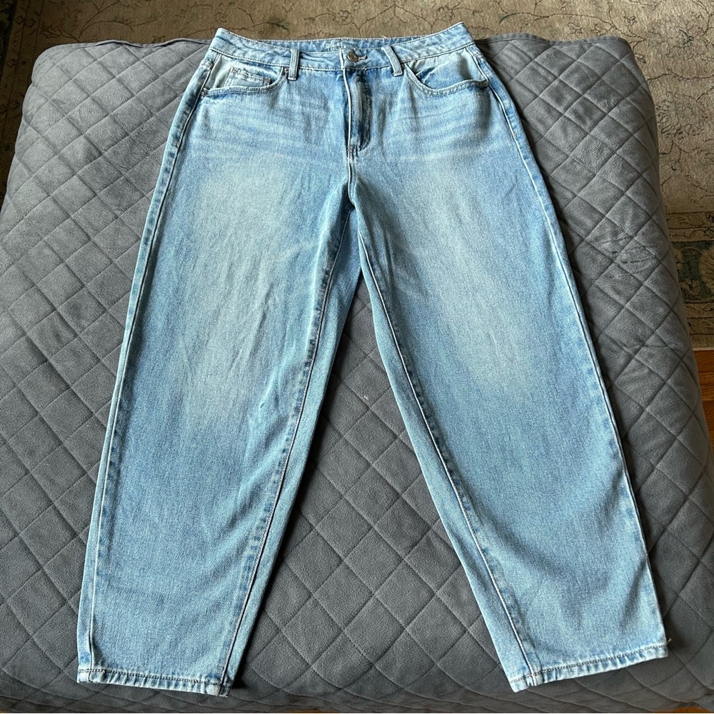 Women’s high rise wide leg jeans, size 8 - new